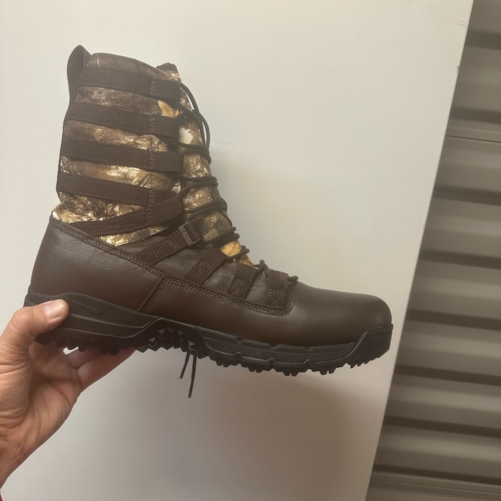 - Nike  boots size 12 for men color brown